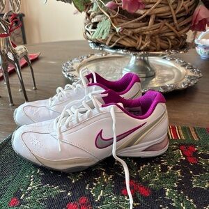 Nike Women's White and Magenta Athletic Shoes